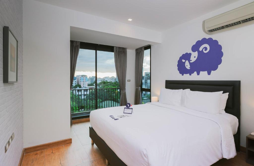 Сьюит (Номер-студио Делюкс с кроватью размера «king-size») отеля Amaze Bangkok, Бангкок