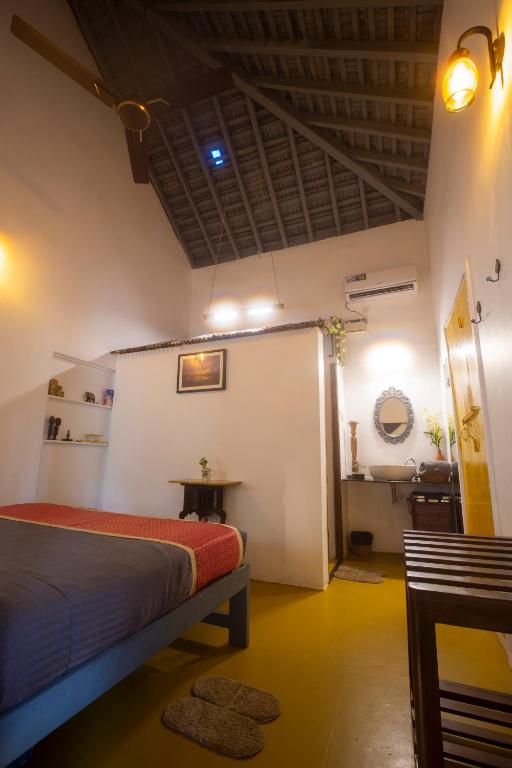 Двухместный (Улучшенный двухместный номер с 1 кроватью) хостела Craft Hostels, Анжуна