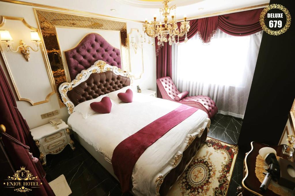 Двухместный (Двухместный номер Делюкс с 1 кроватью) отеля Enjoy Hotel 7, Хошимин