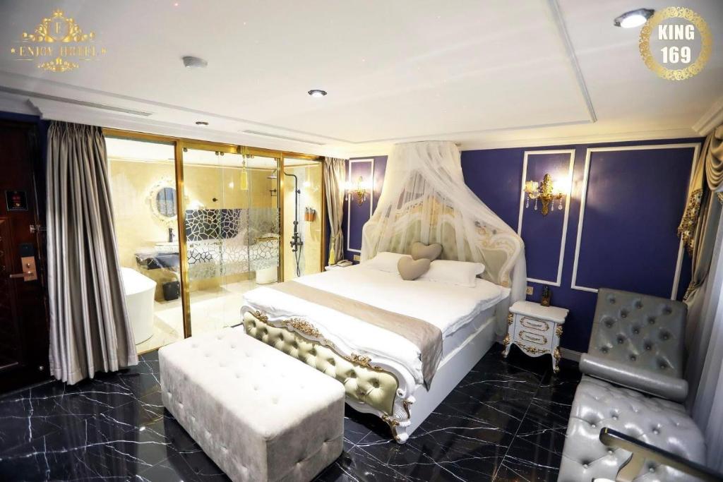 Двухместный (Номер с кроватью размера «queen-size») отеля Enjoy Hotel 7, Хошимин