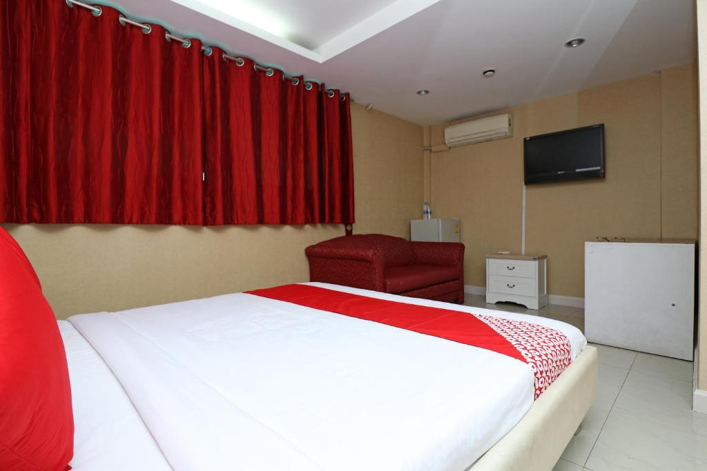 Двухместный (Двухместный номер эконом-класса с 1 кроватью) отеля Diamond Residence, Бангкок
