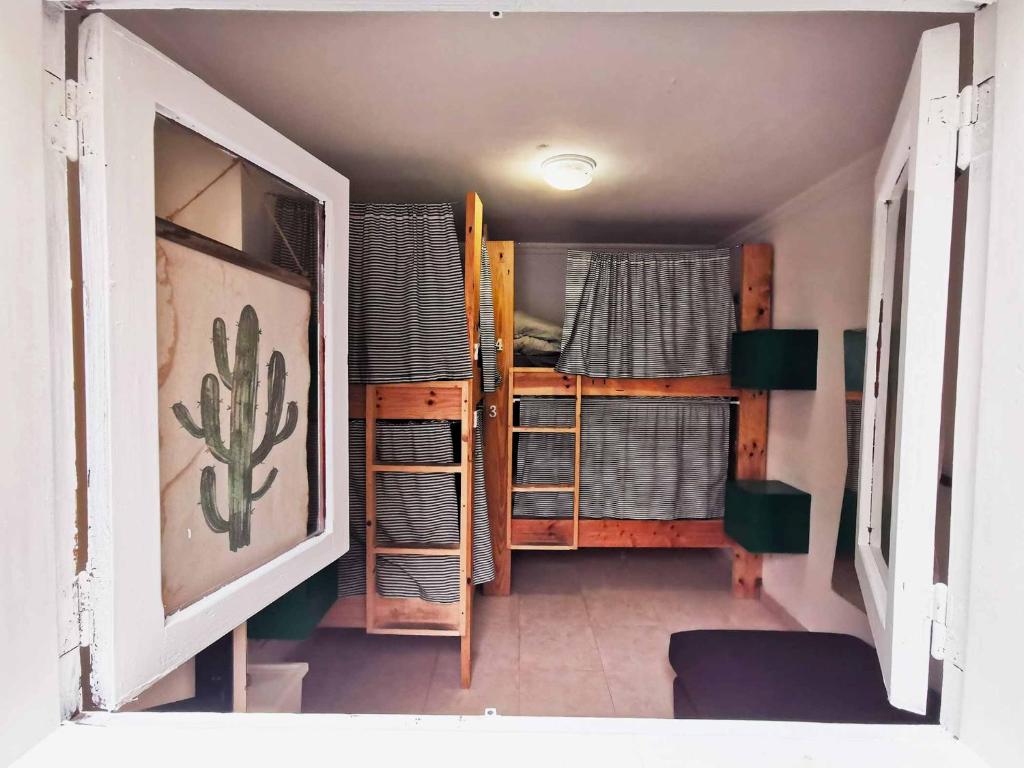 Номер (Кровать в общем номере для женщин с 4 кроватями) хостела La Ventana Azul Surf Hostel, Лас-Пальмас-де-Гран-Канария