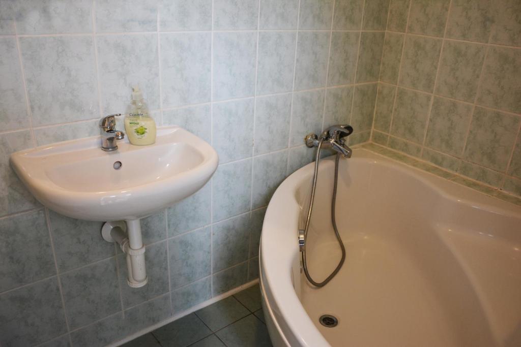 Трехместный (Трехместный номер с собственной ванной комнатой) гостевого дома Locanda, Брно