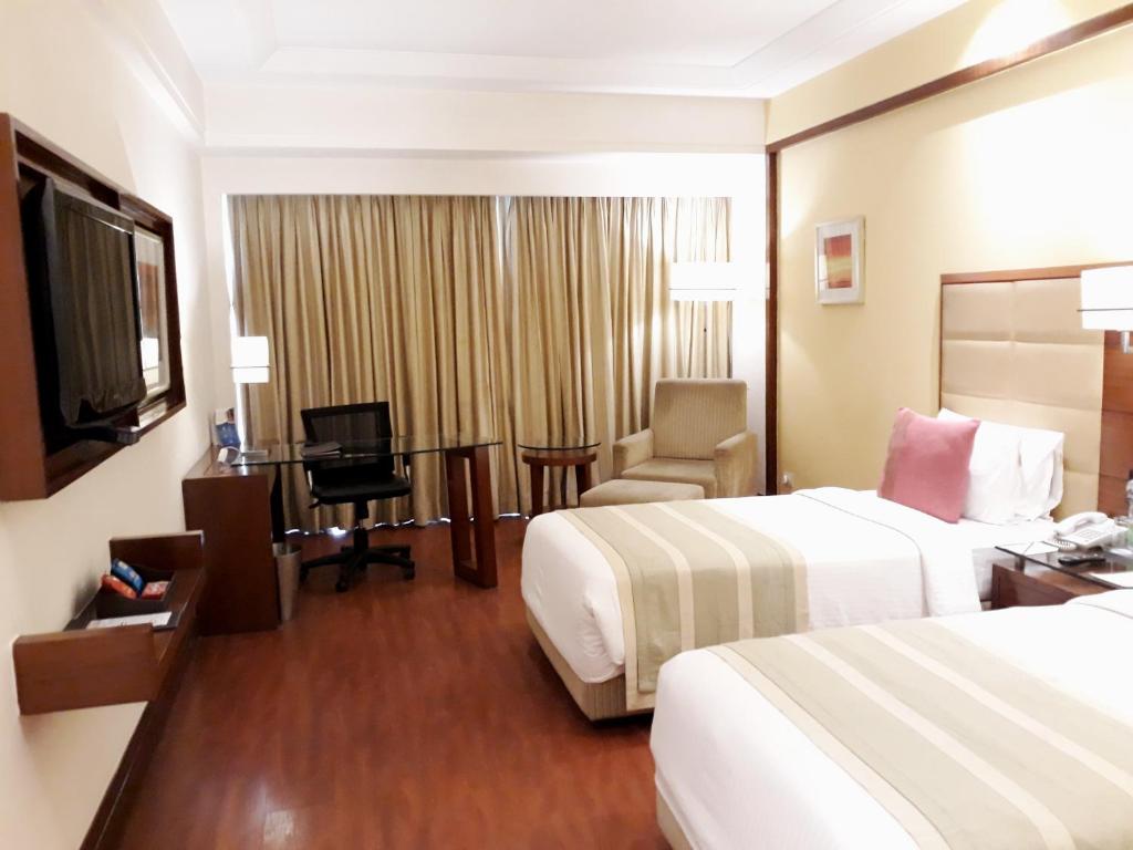 Двухместный (Superior Double or Twin Room with early check in at 10:30AM and late check out at 3PM, upgrade to next category (subject to avl)), Park Inn Gurgaon