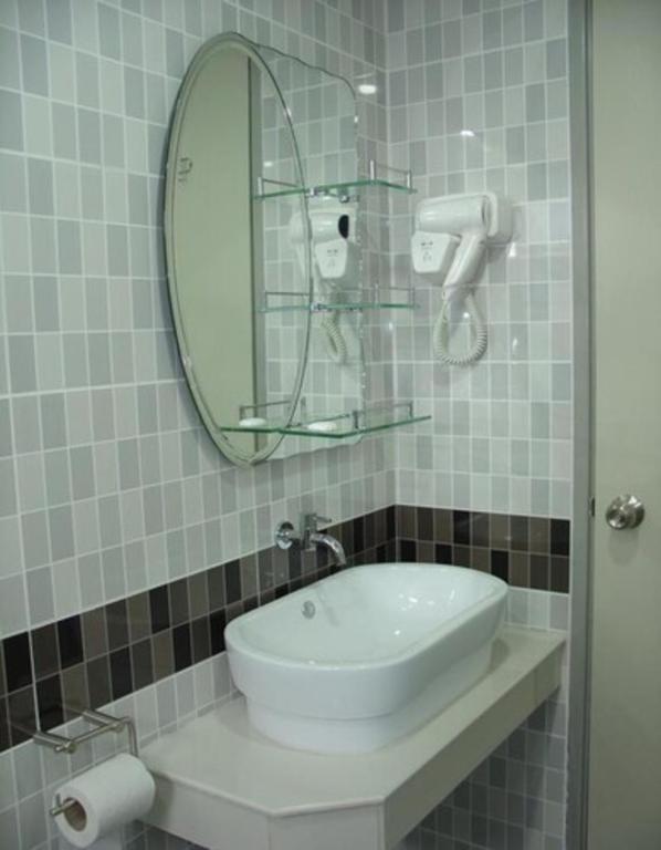 Апартаменты (Улучшенные апартаменты с 2 спальнями), Duta Hotel & Residence