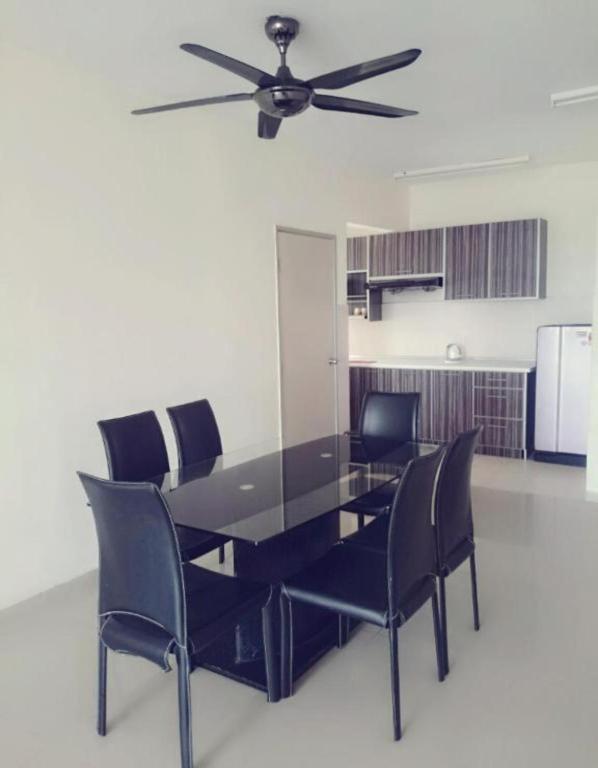 Апартаменты (Улучшенные апартаменты с 2 спальнями), Duta Hotel & Residence