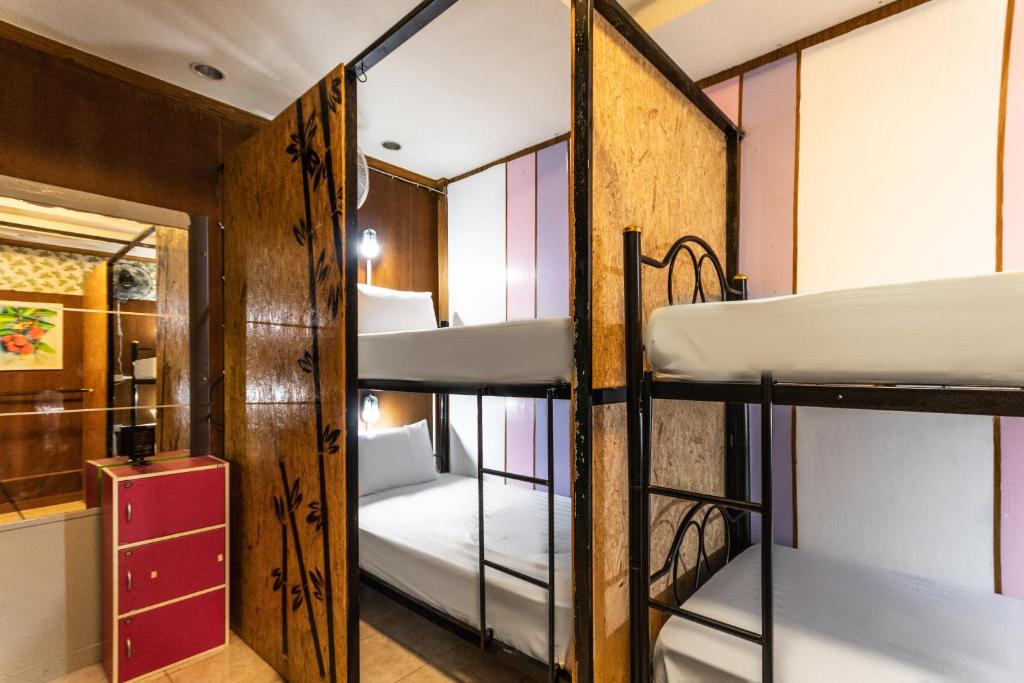 Номер (Спальное место на двухъярусной кровати в общем номере для мужчин и женщин) отеля Riverside Guesthouse, Кхаулак