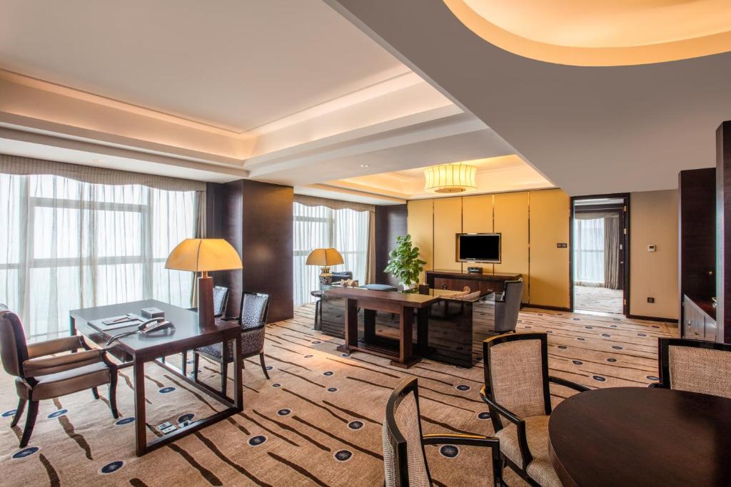 Сьюит (Суперлюкс), Crowne Plaza Yiwu Expo