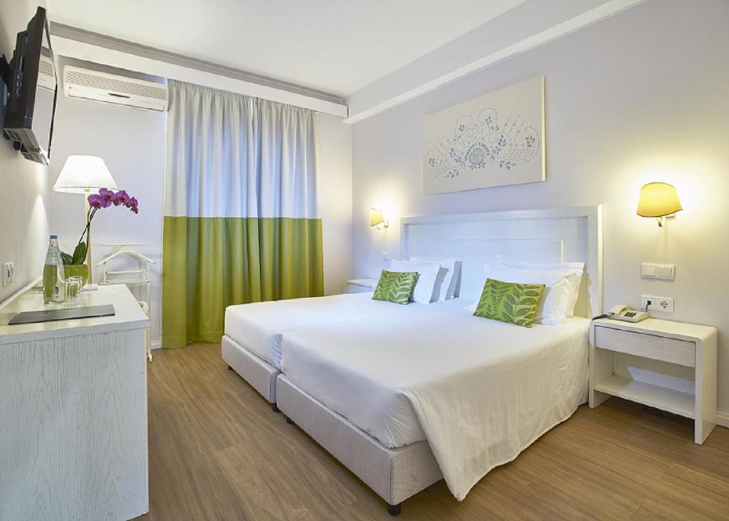 Двухместный (Двухместный номер с 1 кроватью или 2 отдельными кроватями) отеля Hotel Madeira, Фуншал