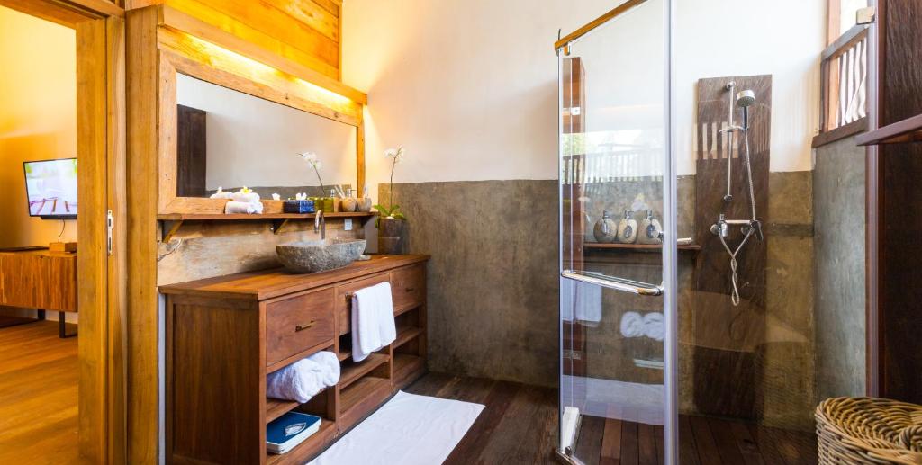 Вилла (Wooden Two-Bedroom Villa and Garden View), De Ubud Villas & Spa