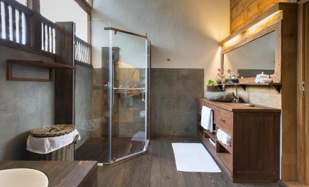 Вилла (Wooden Two-Bedroom Villa and Garden View), De Ubud Villas & Spa