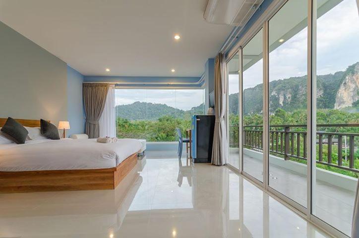Двухместный (Стандартный двухместный номер с 1 кроватью и видом на бассейн) курортного отеля Ao Nang Miti Resort, Краби