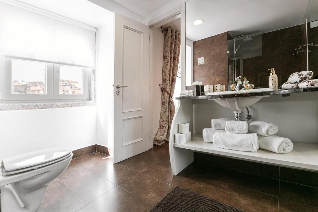 Апартаменты (Мансардный номер с двумя спальнями), Lisbon Rentals Chiado