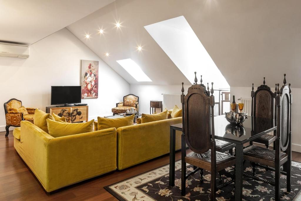 Апартаменты (Мансардный номер с двумя спальнями), Lisbon Rentals Chiado