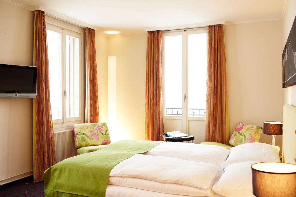 Двухместный (Двухместный номер с 1 кроватью или 2 отдельными кроватями, вид на город) отеля Seehotel Gotthard, Веггис