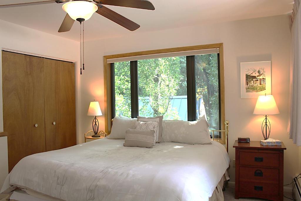 Семейный (Апартаменты с 3 спальнями) отеля Shadow Mountain Lodge, Аспен
