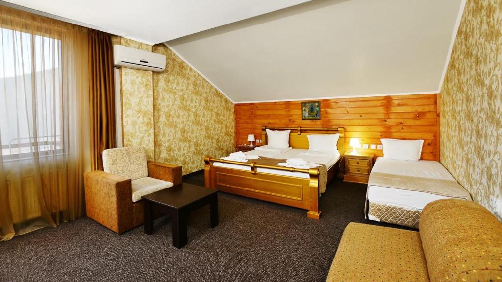Двухместный (Двухместный номер с 2 отдельными кроватями и дополнительной кроватью) отеля Spa Hotel Select - Halfboard, Велинград