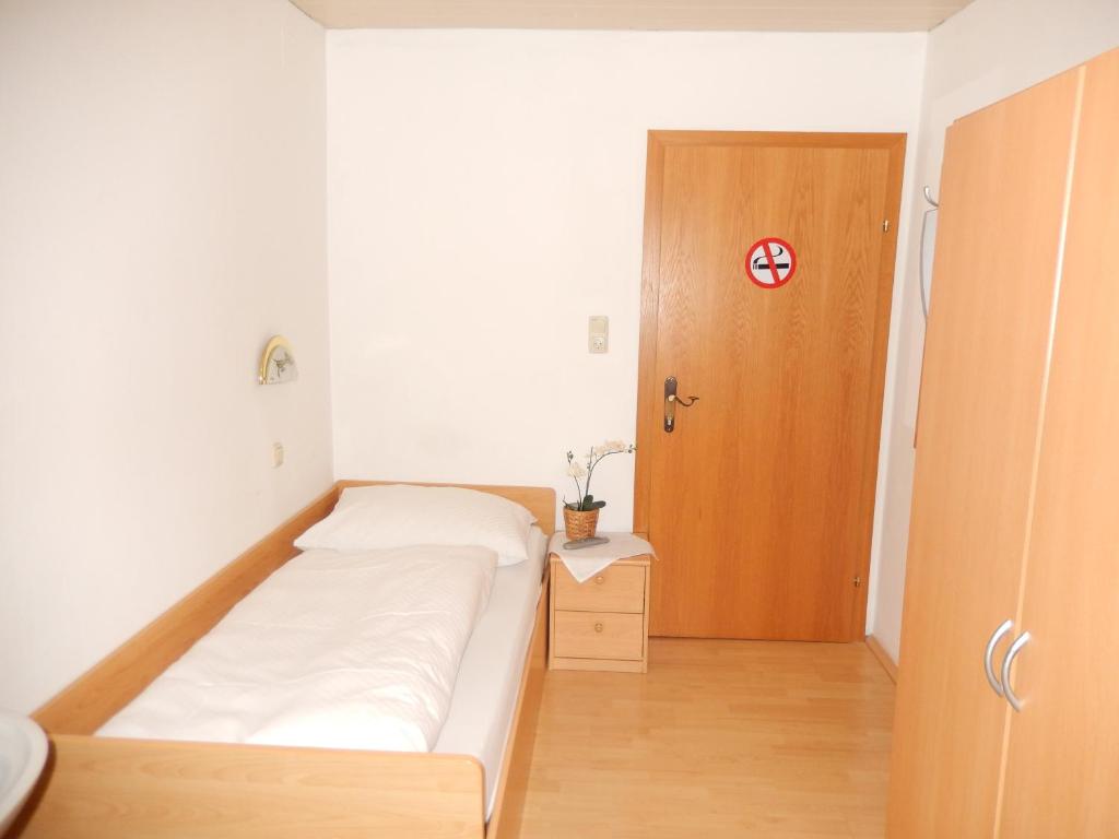 Одноместный (Одноместный номер с общим туалетом) отеля Hotel Garni Wilder Mann, Линц