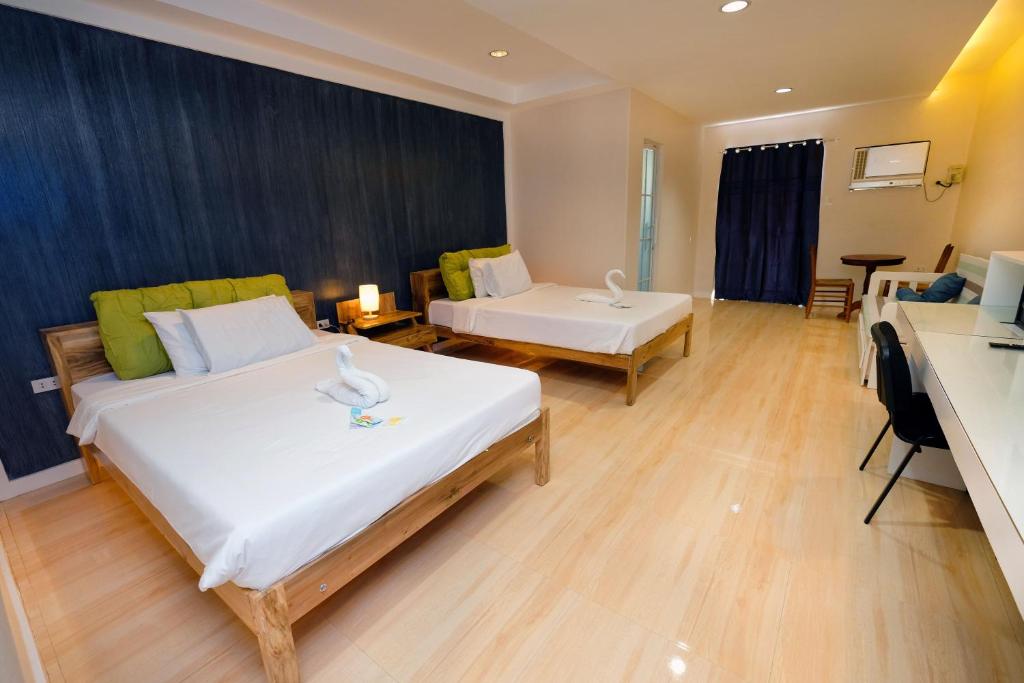 Двухместный (Двухместный номер Делюкс с 1 кроватью или 2 отдельными кроватями и балконом) курортного отеля Pescadores Seaview Suites, Моалбоал