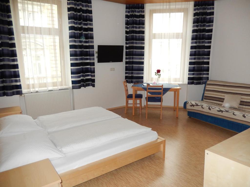 Двухместный (Двухместный номер с 1 кроватью и собственной ванной комнатой) отеля Hotel Garni Wilder Mann, Линц