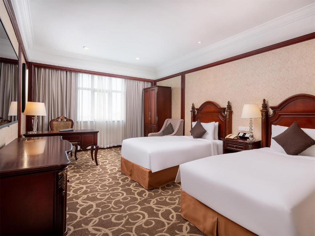 Двухместный (Двухместный номер «Гранд» с 2 отдельными кроватями) отеля Howard Johnson Hong Qiao Airport Hotel Shanghai, Шанхай