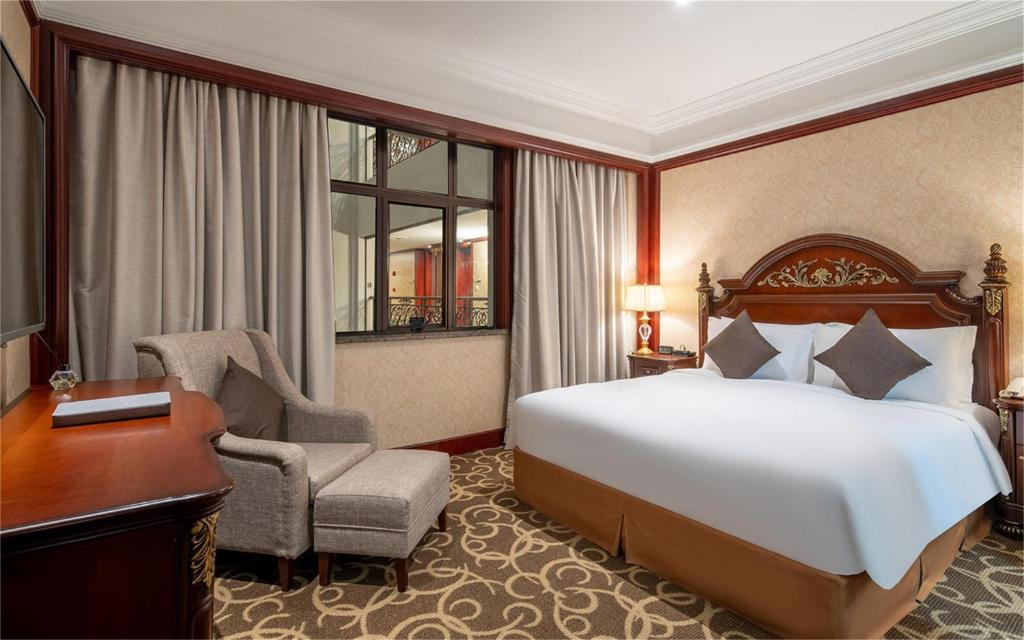 Двухместный (Улучшенный семейный номер) отеля Howard Johnson Hong Qiao Airport Hotel Shanghai, Шанхай