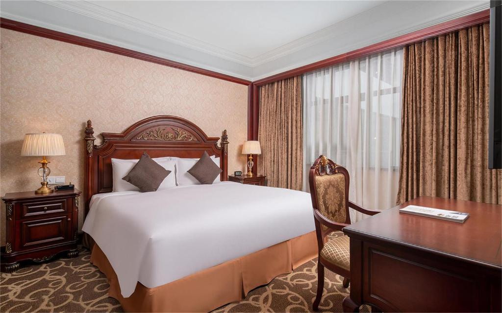 Двухместный (Бизнес-люкс) отеля Howard Johnson Hong Qiao Airport Hotel Shanghai, Шанхай