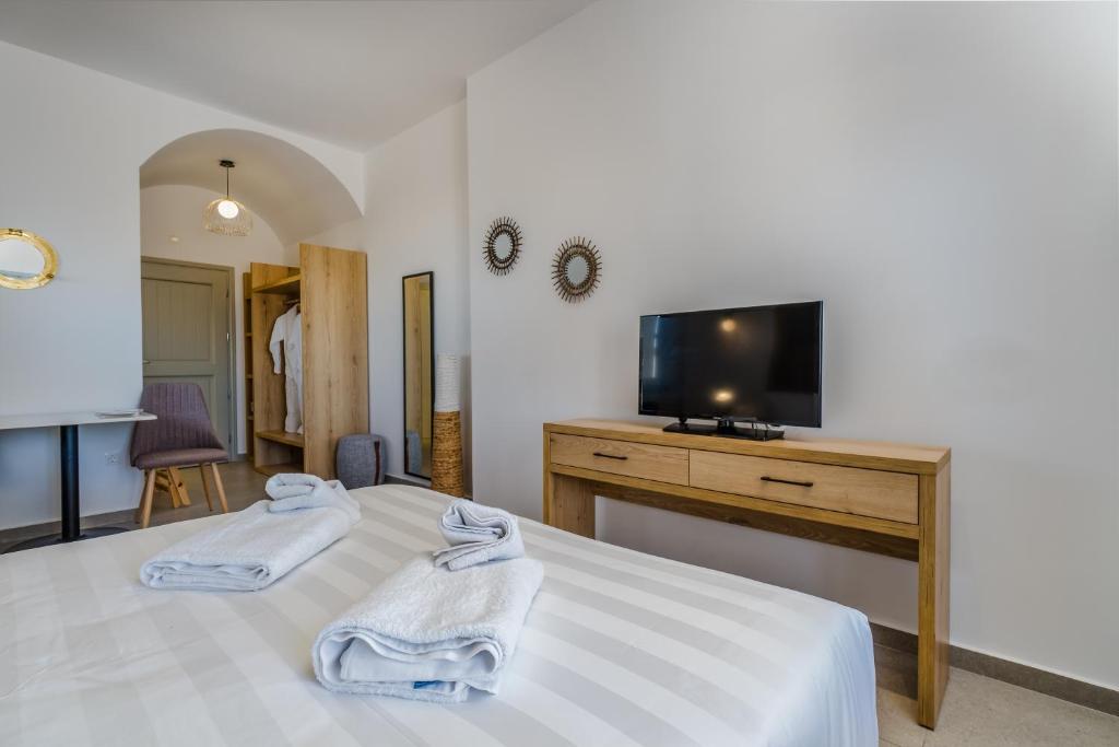 Сьюит (Люкс с балконом), Symphony Suites Santorini