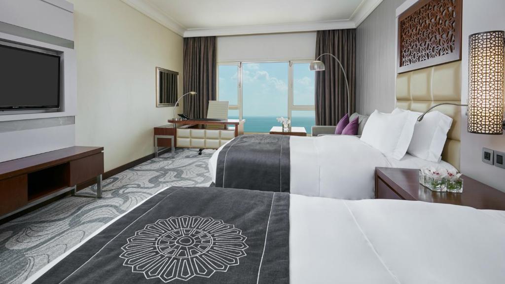 Двухместный (Двухместный номер Делюкс с 2 отдельными кроватями и видом на море) отеля InterContinental Doha Hotel, Доха
