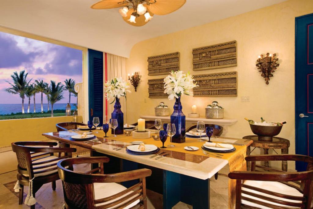 Сьюит (Губернаторский люкс рядом с океаном с 2 спальнями и услугами дворецкого.) курортного отеля Zoetry Paraiso de la Bonita - Endless Privileges All Inclusive, Пуэрто-Морелос