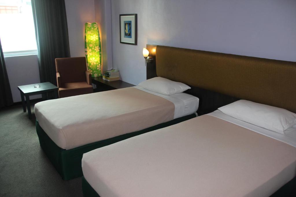 Двухместный (Стандартный двухместный номер с 2 отдельными кроватями) отеля Strand Hotel, Сингапур (город)
