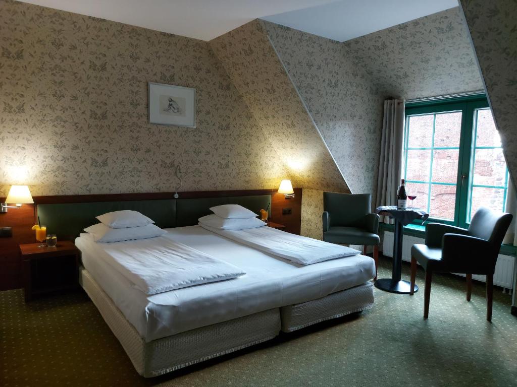 Двухместный (Двухместный номер Делюкс с 1 кроватью и видом на замок) отеля Hotel 1231, Торунь