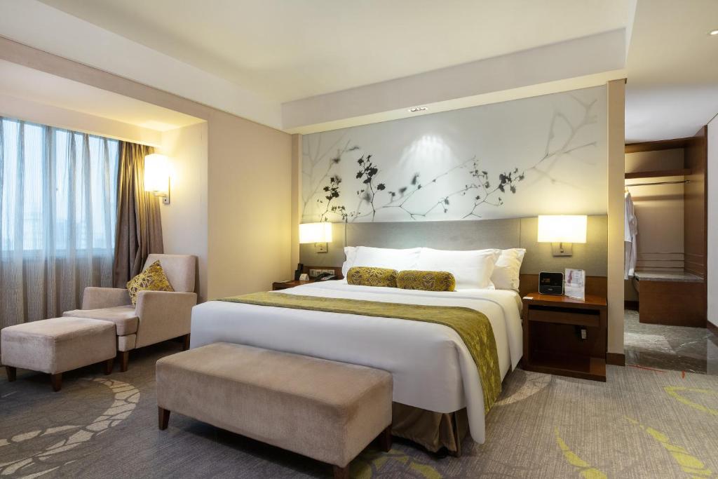 Сьюит (1 King 1 Bedroom Suite Living lounge Access), Crowne Plaza Guangzhou City Centre