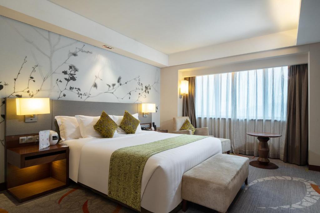 Двухместный (1 King 1 Bedroom Ste City View lounge Access) отеля Crowne Plaza Guangzhou City Centre, Гуанчжоу