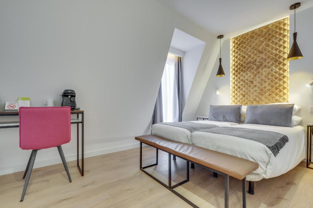 Двухместный (Улучшенный двухместный номер с 2 отдельными кроватями) отеля Hotel Beausejour, Париж