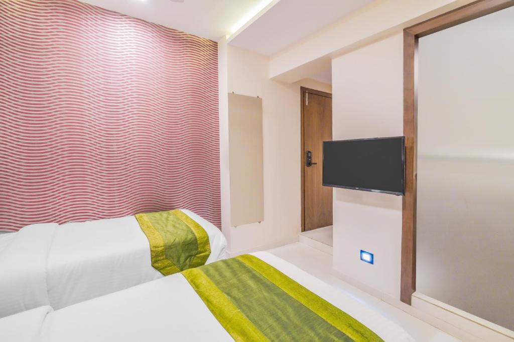 Двухместный ([Sanitized] Double Room), FabHotel Oxford Powai