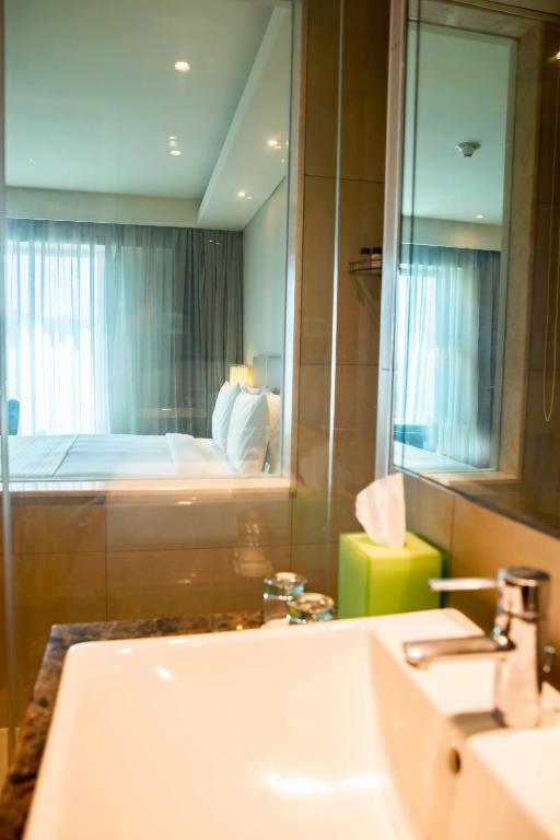 Двухместный (Day Use Room - Deluxe Room (Check in at 10 AM and Check out at 7 PM - Same Day)) отеля Holiday Inn Chennai OMR IT Expressway, Ченнаи