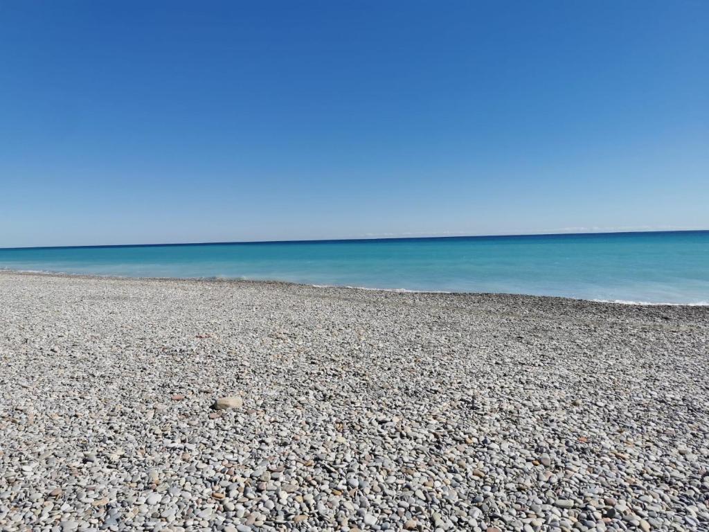 Номер (Бунгало), Adosado en la playa con piscina