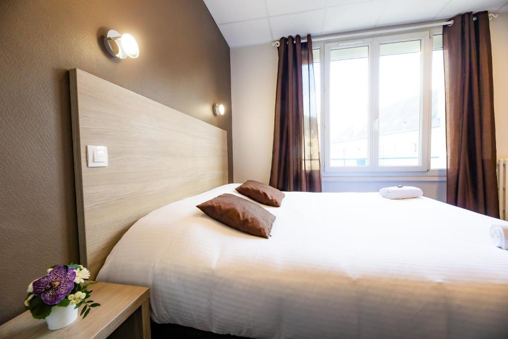 Двухместный (Двухместный номер с 1 кроватью и душем) отеля Hotel Du Chateau, Кан