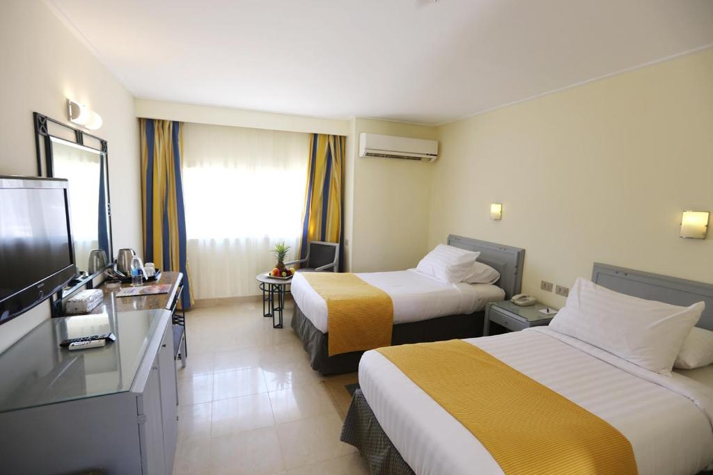 Двухместный (Стандартный двухместный номер с 1 кроватью или 2 отдельными кроватями и видом на сад) курортного отеля Helnan Nuweiba Bay Resort, Нувейба