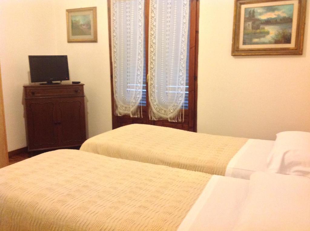 Двухместный (Двухместный номер с 2 отдельными кроватями и ванной комнатой) гостевого дома Riva Reno GuestHouse, Болонья