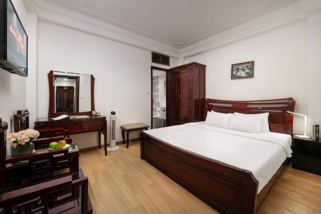 Двухместный (Улучшенный двухместный номер с 1 кроватью) хостела Little Hanoi Hostel 2, Ханой
