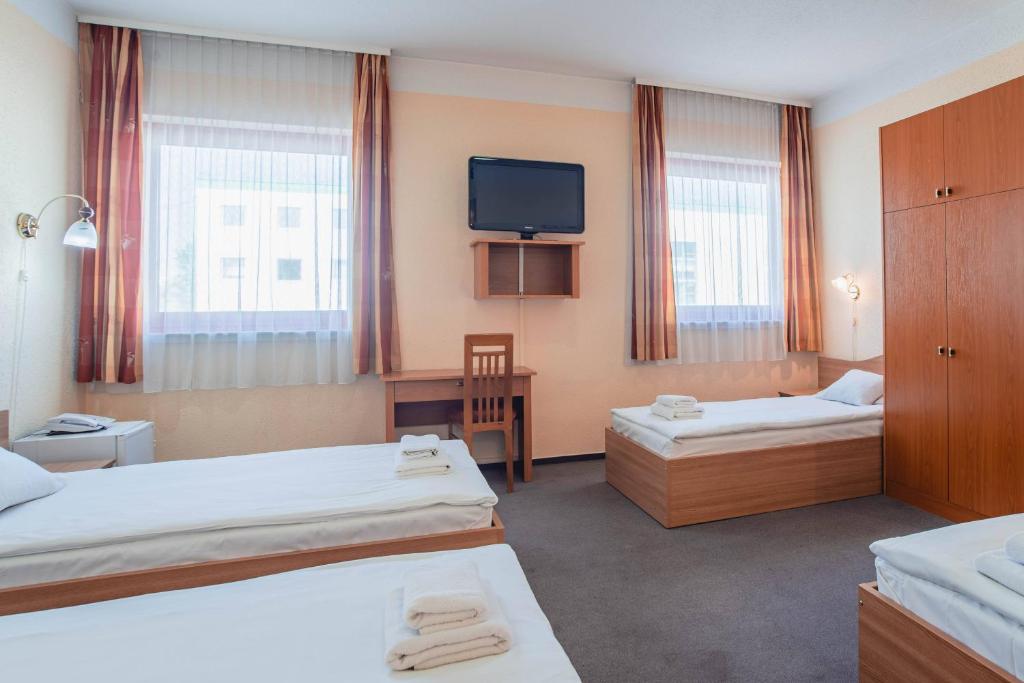 Семейный (Семейный номер (для 2 взрослых и 2 детей)) отеля CE Bestline Hotel, Будапешт