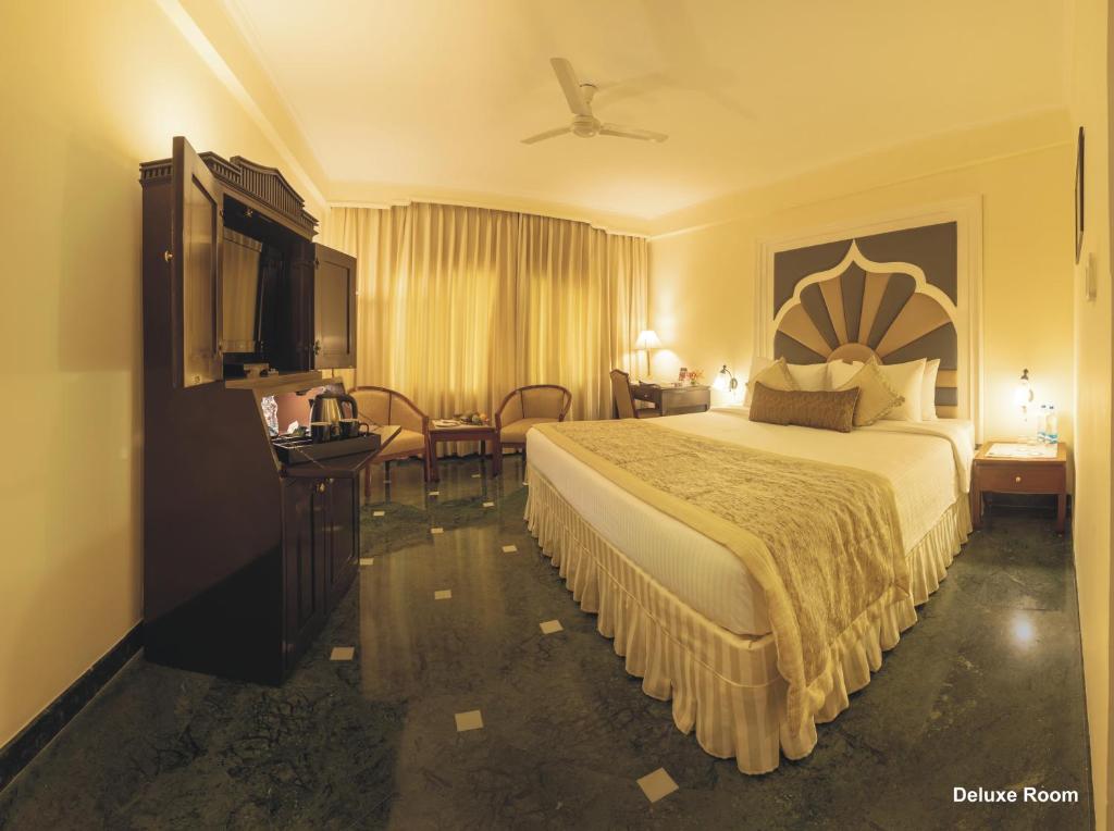 Двухместный (Улучшенный двухместный номер с 1 кроватью или 2 отдельными кроватями) отеля Hotel Clarks Shiraz, Агра