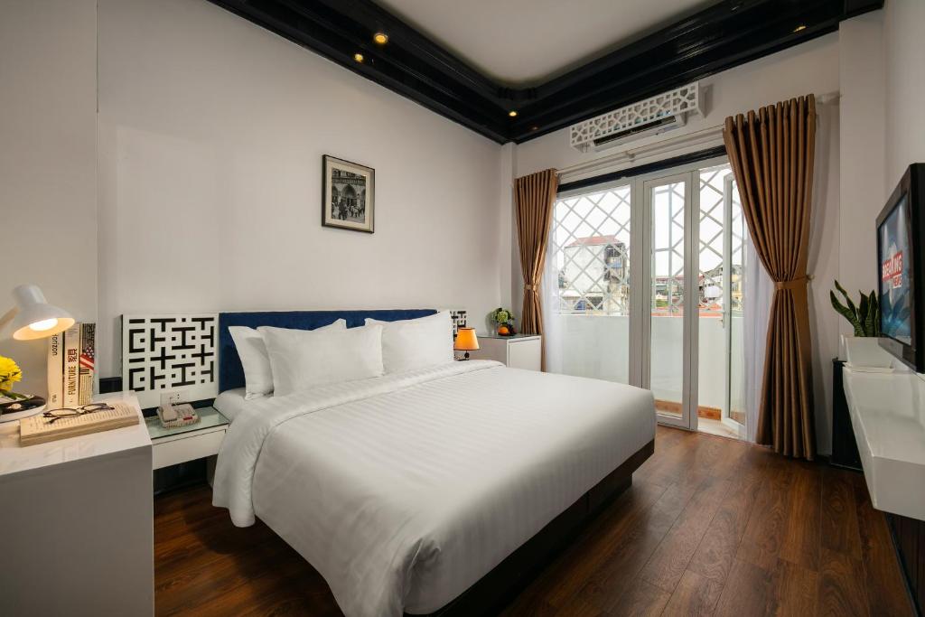Двухместный (Двухместный номер Делюкс с 1 кроватью и балконом) отеля Maison D'Hanoi Boutique Hotel, Ханой