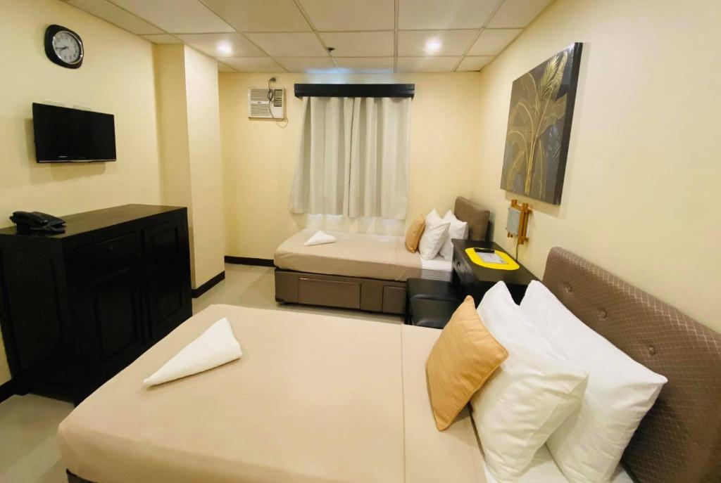 Двухместный (Двухместный номер Делюкс с 2 отдельными кроватями) отеля Amax Inn Makati, Манила