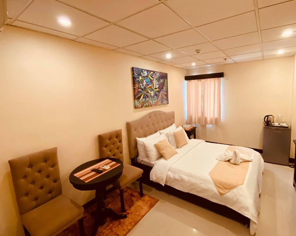 Студио (Номер-студио Делюкс с кроватью размера «queen-size») отеля Amax Inn Makati, Манила