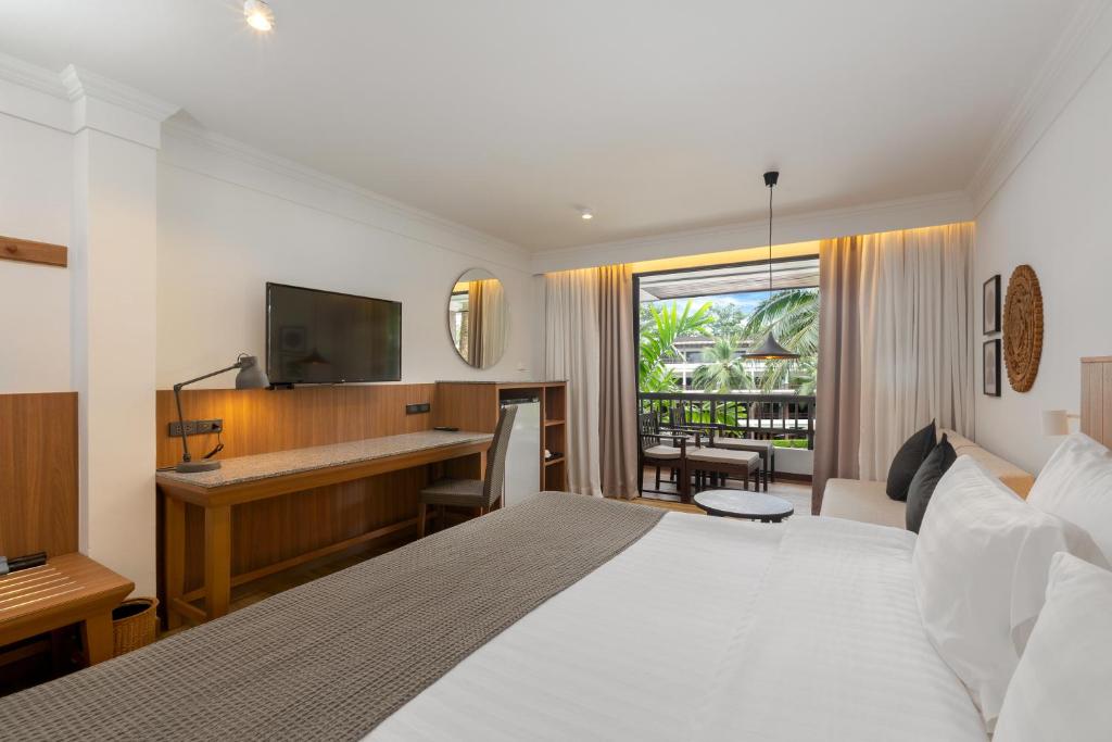 Двухместный (Двухместный номер Делюкс с 1 кроватью или 2 отдельными кроватями) курортного отеля Kamala Beach Resort, A Sunprime Resort, Пхукет
