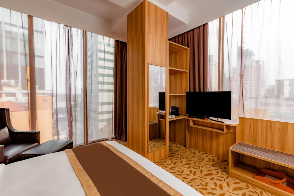 Двухместный (Business King Room River and City view with Free Minibar), Bay Hotel Ho Chi Minh