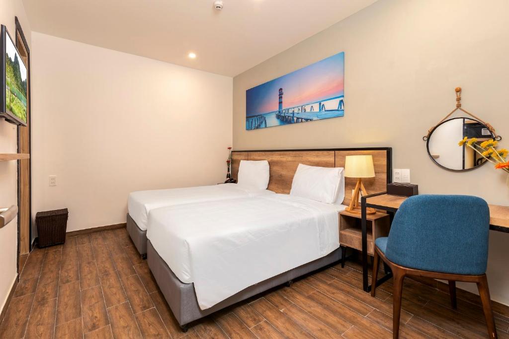 Двухместный (Стандартный двухместный номер с 2 отдельными кроватями) отеля Golden Lotus Central Hotel, Нячанг